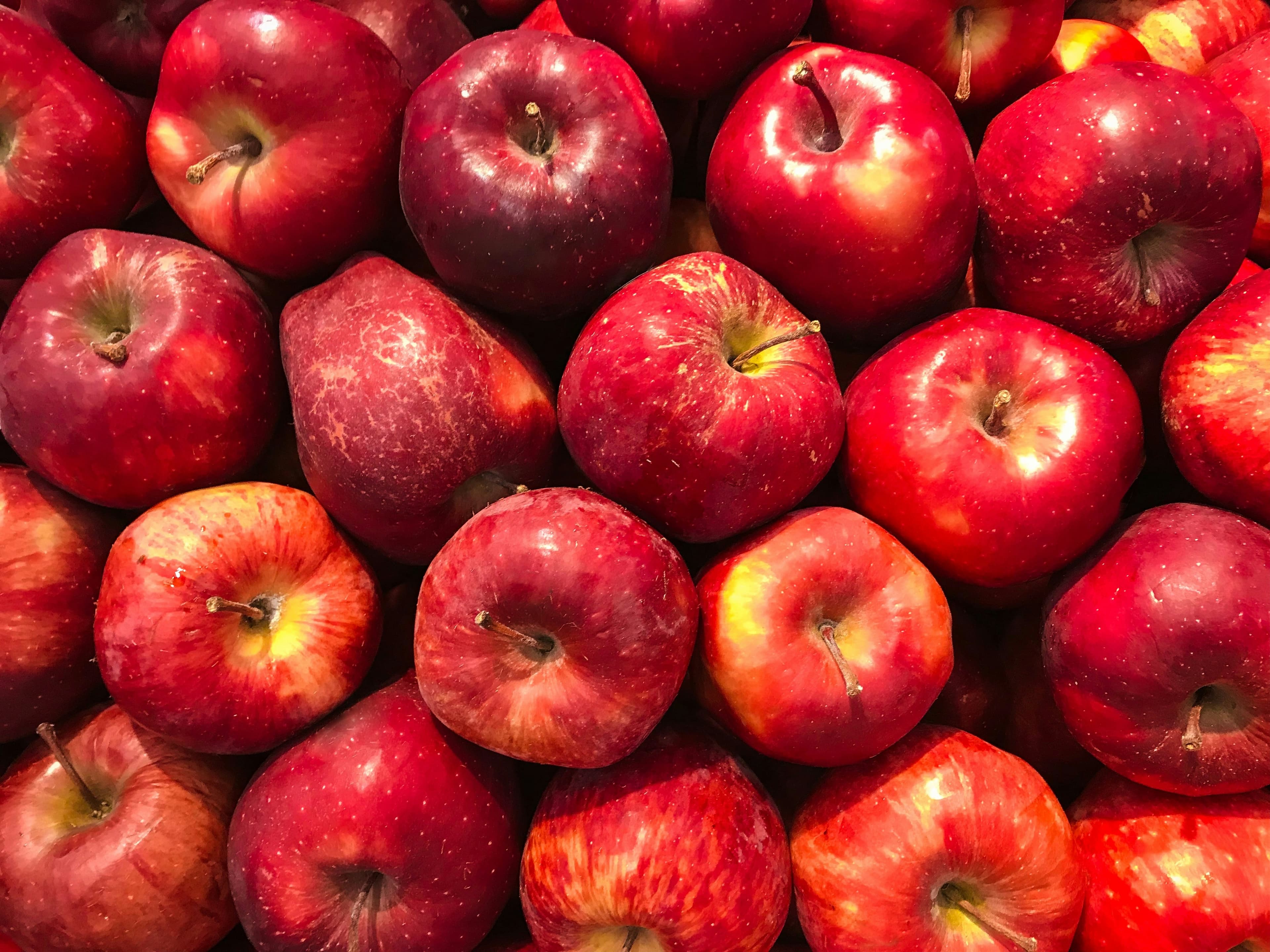 Apples & Bananas